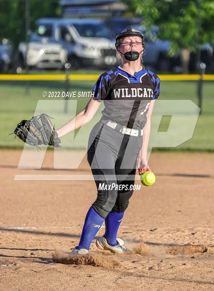Thumbnail 2 in Davenport West vs Durant (Varsity Classic) photogallery.