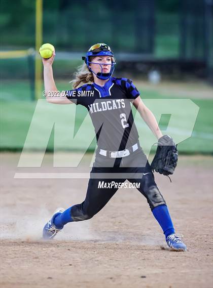 Thumbnail 2 in Davenport West vs Durant (Varsity Classic) photogallery.