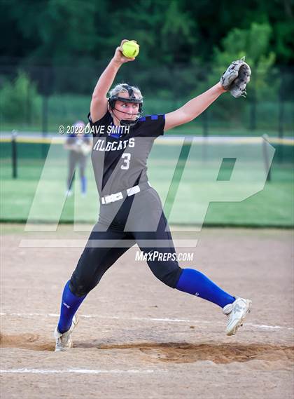 Thumbnail 3 in Davenport West vs Durant (Varsity Classic) photogallery.