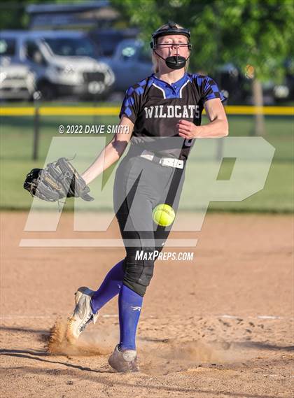 Thumbnail 2 in Davenport West vs Durant (Varsity Classic) photogallery.
