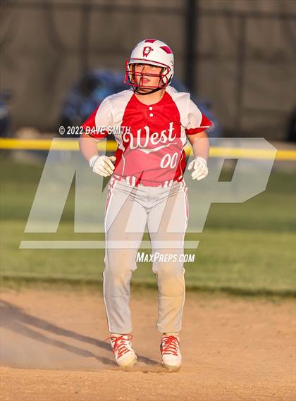 Thumbnail 2 in Davenport West vs Durant (Varsity Classic) photogallery.