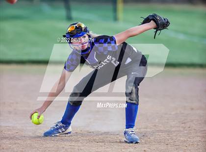Thumbnail 2 in Davenport West vs Durant (Varsity Classic) photogallery.
