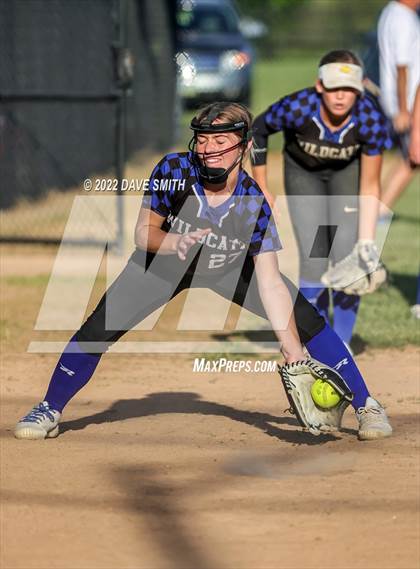 Thumbnail 1 in Davenport West vs Durant (Varsity Classic) photogallery.