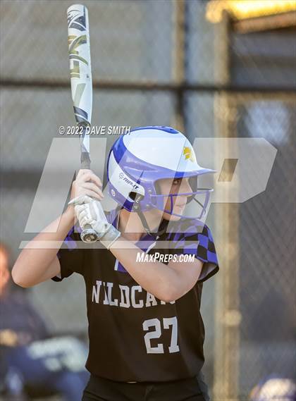Thumbnail 1 in Davenport West vs Durant (Varsity Classic) photogallery.