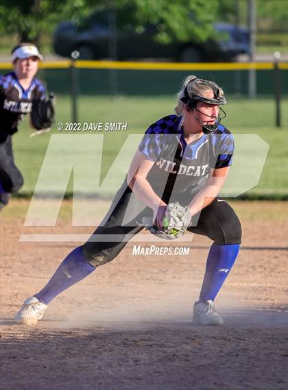 Thumbnail 1 in Davenport West vs Durant (Varsity Classic) photogallery.