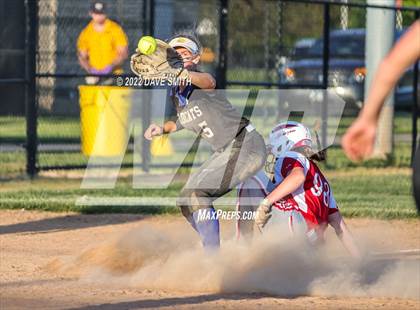Thumbnail 3 in Davenport West vs Durant (Varsity Classic) photogallery.