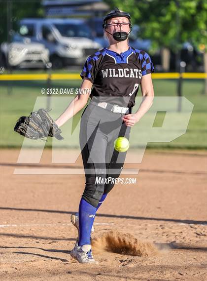 Thumbnail 2 in Davenport West vs Durant (Varsity Classic) photogallery.