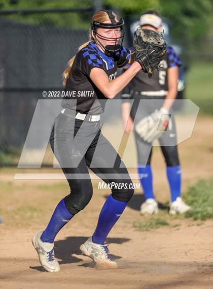 Thumbnail 1 in Davenport West vs Durant (Varsity Classic) photogallery.