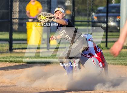Thumbnail 1 in Davenport West vs Durant (Varsity Classic) photogallery.