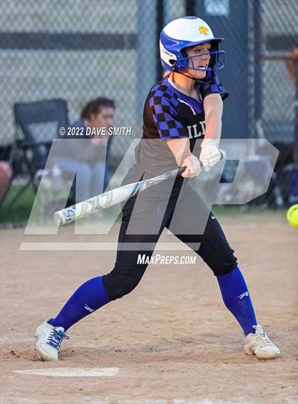 Thumbnail 2 in Davenport West vs Durant (Varsity Classic) photogallery.