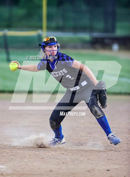 Thumbnail 3 in Davenport West vs Durant (Varsity Classic) photogallery.