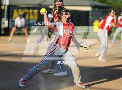 Thumbnail 2 in Davenport West vs Durant (Varsity Classic) photogallery.