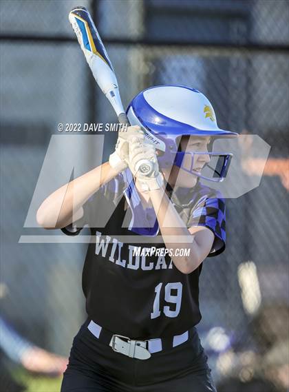 Thumbnail 1 in Davenport West vs Durant (Varsity Classic) photogallery.