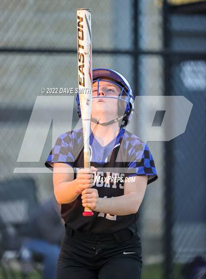 Thumbnail 3 in Davenport West vs Durant (Varsity Classic) photogallery.