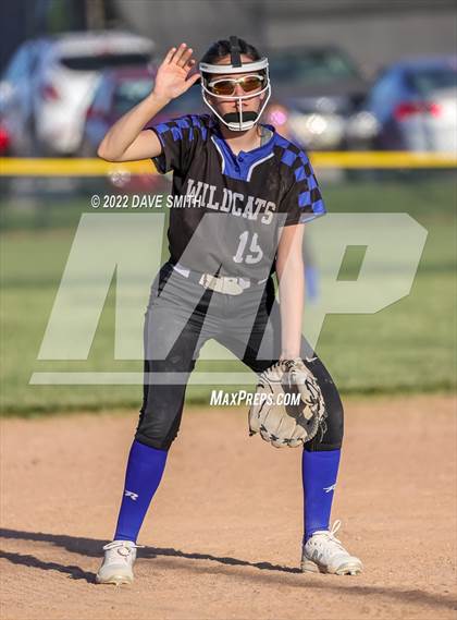 Thumbnail 2 in Davenport West vs Durant (Varsity Classic) photogallery.