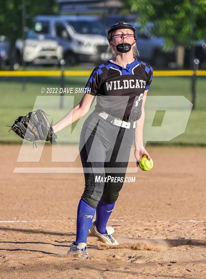 Thumbnail 1 in Davenport West vs Durant (Varsity Classic) photogallery.