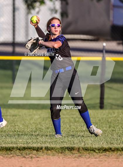 Thumbnail 1 in Davenport West vs Durant (Varsity Classic) photogallery.