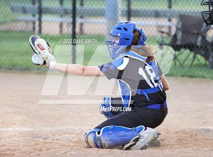 Thumbnail 2 in Davenport West vs Durant (Varsity Classic) photogallery.