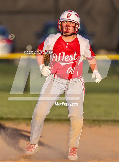 Thumbnail 1 in Davenport West vs Durant (Varsity Classic) photogallery.