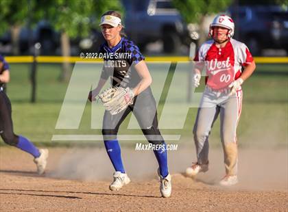 Thumbnail 1 in Davenport West vs Durant (Varsity Classic) photogallery.