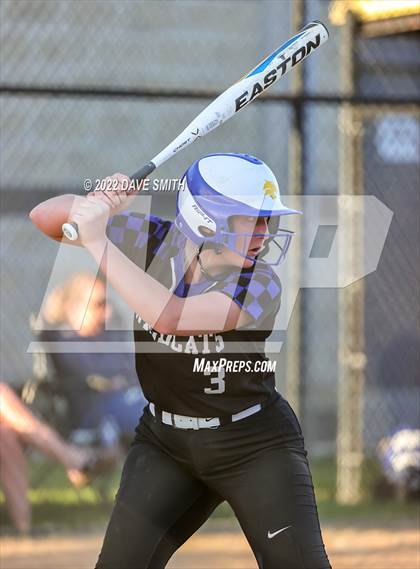 Thumbnail 3 in Davenport West vs Durant (Varsity Classic) photogallery.