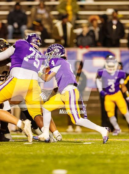 Thumbnail 1 in Northwestern vs Irmo (SCHSL 5A Div 2 Final) photogallery.