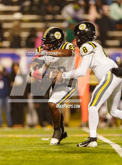 Thumbnail 2 in Northwestern vs Irmo (SCHSL 5A Div 2 Final) photogallery.