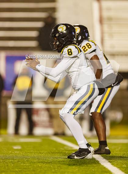 Thumbnail 3 in Northwestern vs Irmo (SCHSL 5A Div 2 Final) photogallery.