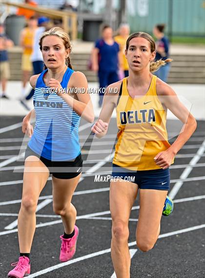 Thumbnail 1 in Muncie Central 3-Way (1600 Meter)  photogallery.