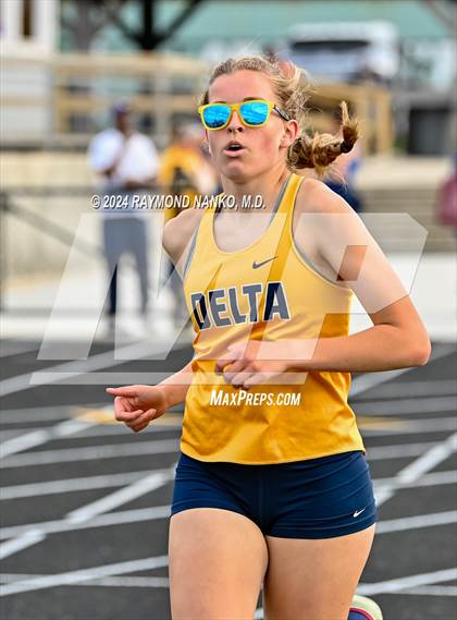 Thumbnail 1 in Muncie Central 3-Way (1600 Meter)  photogallery.