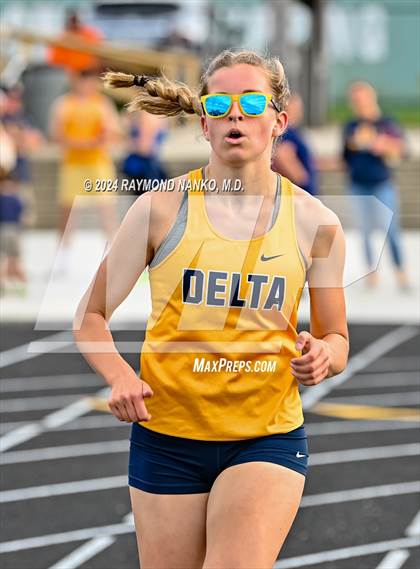 Thumbnail 3 in Muncie Central 3-Way (1600 Meter)  photogallery.