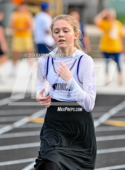 Thumbnail 2 in Muncie Central 3-Way (1600 Meter)  photogallery.