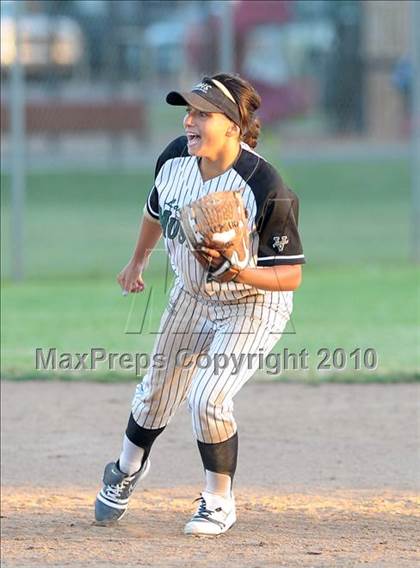 Thumbnail 3 in Casa Roble vs. Rodriguez (CIF SJS D3 Final - Game 2) photogallery.