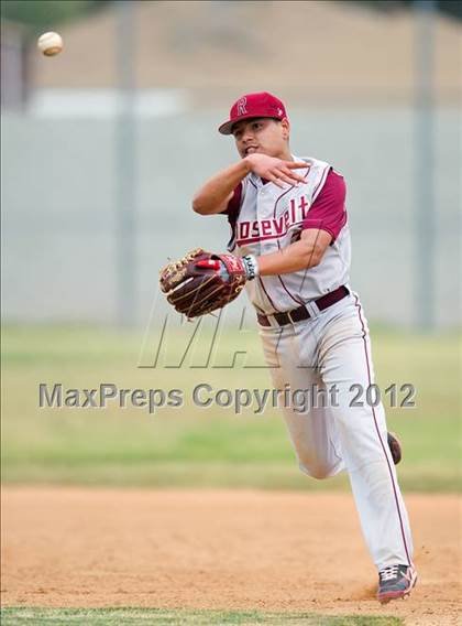Thumbnail 2 in Roosevelt vs South East  photogallery.