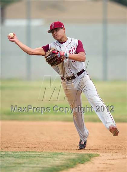Thumbnail 1 in Roosevelt vs South East  photogallery.