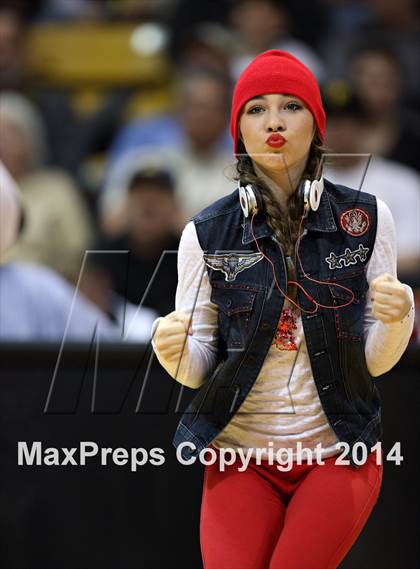 Thumbnail 3 in Denver East vs. Fossil Ridge (CHSAA 5A Final) photogallery.
