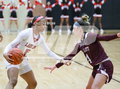 Thumbnail 2 in Horn vs. Rowlett (UIL 6A Bi-District Playoff) photogallery.