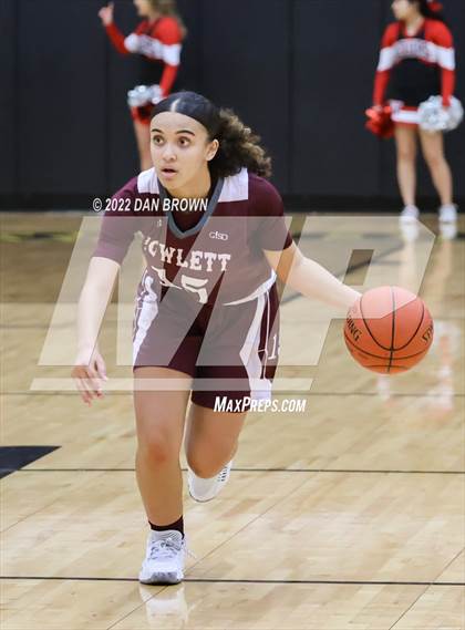 Thumbnail 1 in Horn vs. Rowlett (UIL 6A Bi-District Playoff) photogallery.