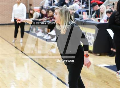 Thumbnail 1 in Horn vs. Rowlett (UIL 6A Bi-District Playoff) photogallery.