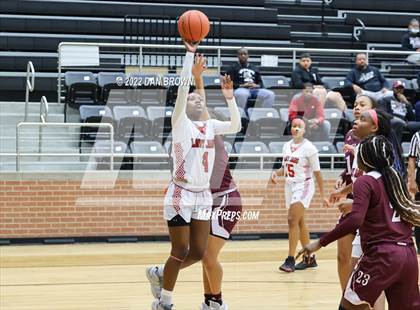 Thumbnail 1 in Horn vs. Rowlett (UIL 6A Bi-District Playoff) photogallery.