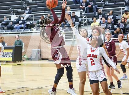 Thumbnail 2 in Horn vs. Rowlett (UIL 6A Bi-District Playoff) photogallery.