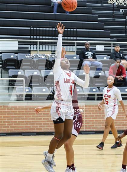Thumbnail 2 in Horn vs. Rowlett (UIL 6A Bi-District Playoff) photogallery.