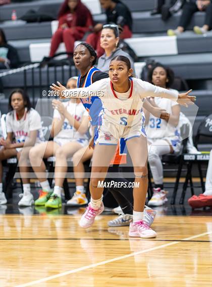 Thumbnail 3 in Central vs. Veterans (HoCo Bear Brawl) photogallery.