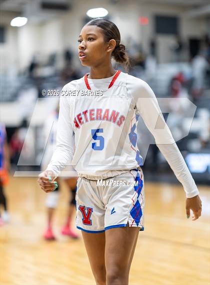 Thumbnail 2 in Central vs. Veterans (HoCo Bear Brawl) photogallery.