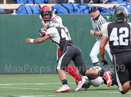 Thumbnail 3 in Union vs. Foothill (CBA Football Classic) photogallery.