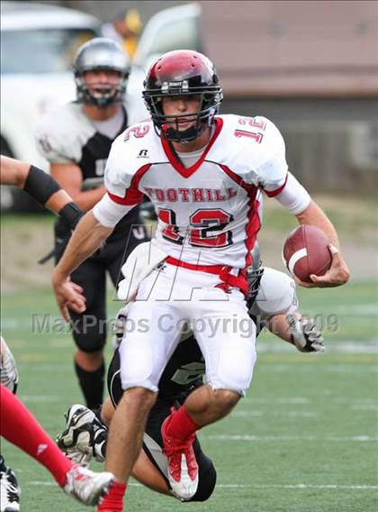 Thumbnail 2 in Union vs. Foothill (CBA Football Classic) photogallery.