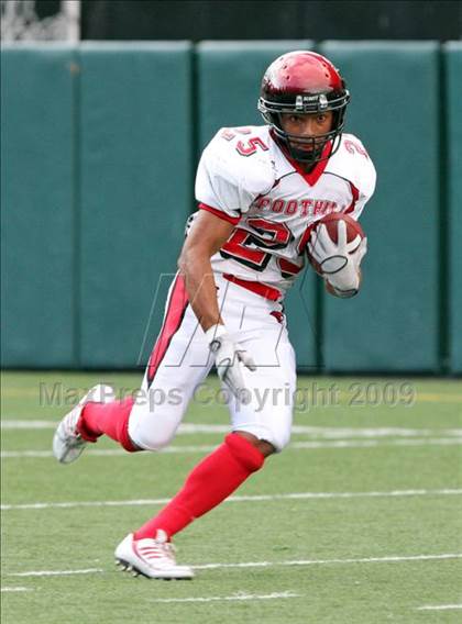 Thumbnail 3 in Union vs. Foothill (CBA Football Classic) photogallery.