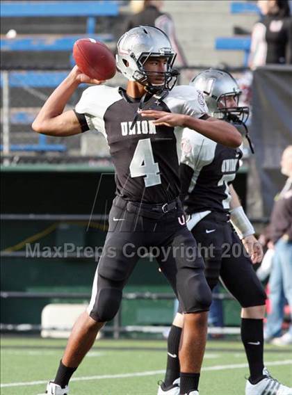 Thumbnail 3 in Union vs. Foothill (CBA Football Classic) photogallery.