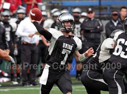 Thumbnail 3 in Union vs. Foothill (CBA Football Classic) photogallery.
