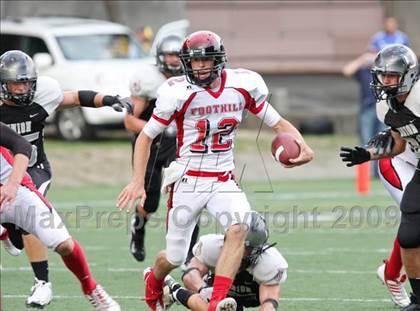 Thumbnail 3 in Union vs. Foothill (CBA Football Classic) photogallery.